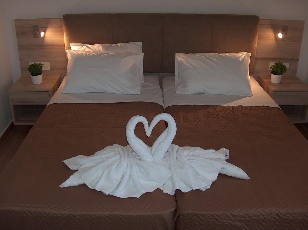 Gerona Mare Apartments Gerani  Стая снимка