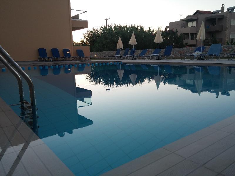 Gerona Mare Apartments Gerani  Екстериор снимка